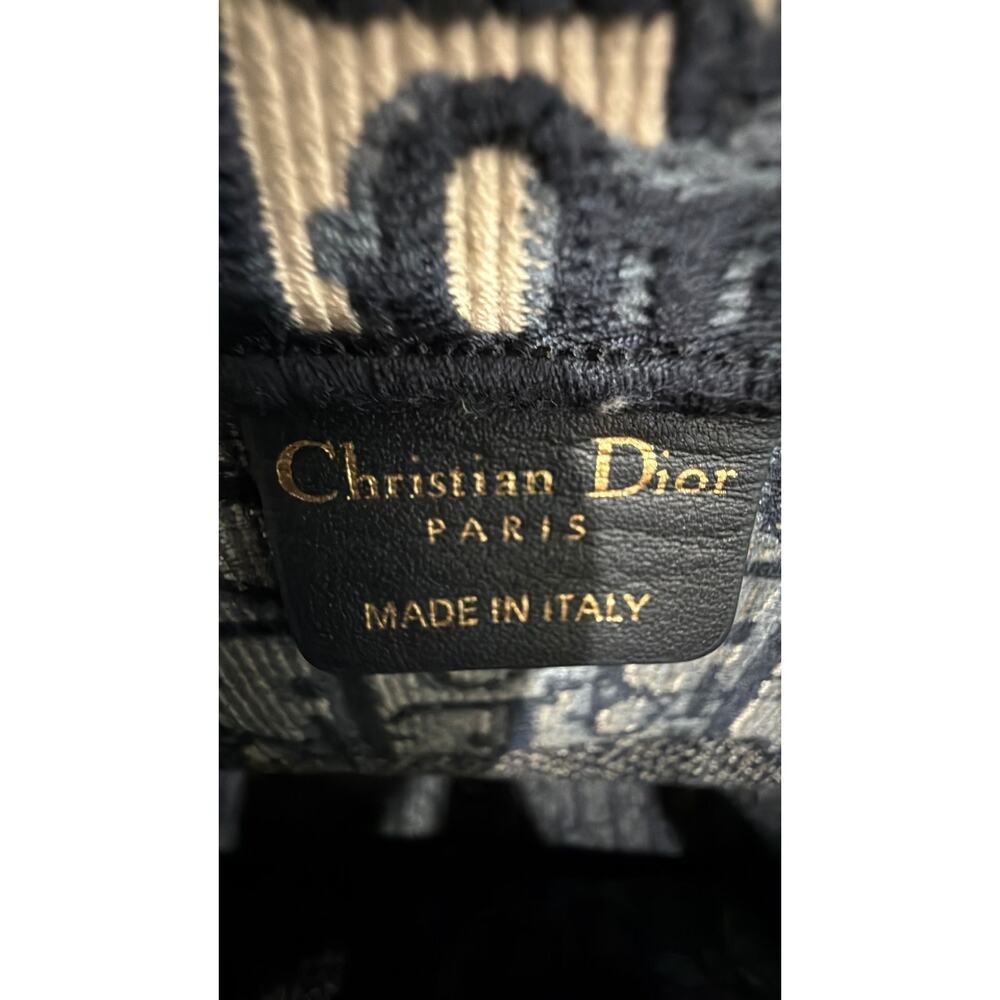 Dior Medium Book Tote Ecru and Blue Dior Oblique Embroidery - Picture 4 of 5